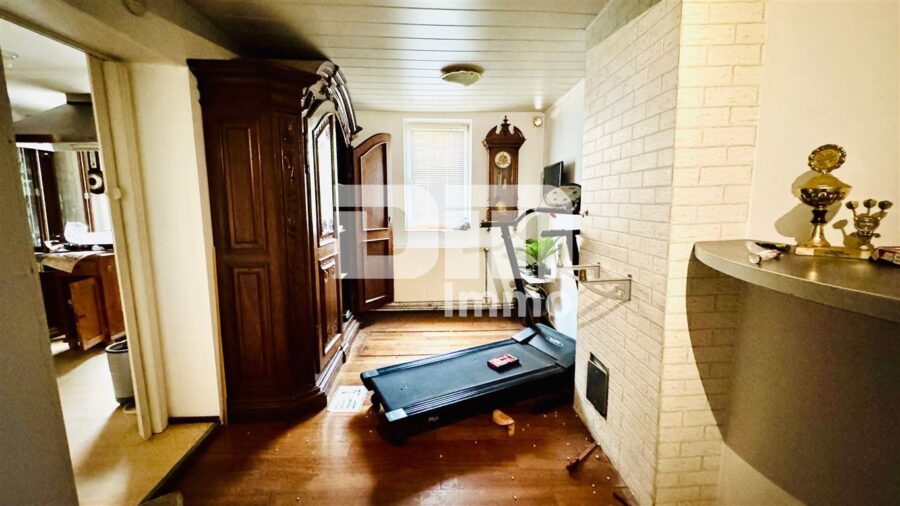 Bieterverfahren -Sanierungsbedürftiges Einfamilienhaus + große Scheune - Wohnhaus Innenbereich